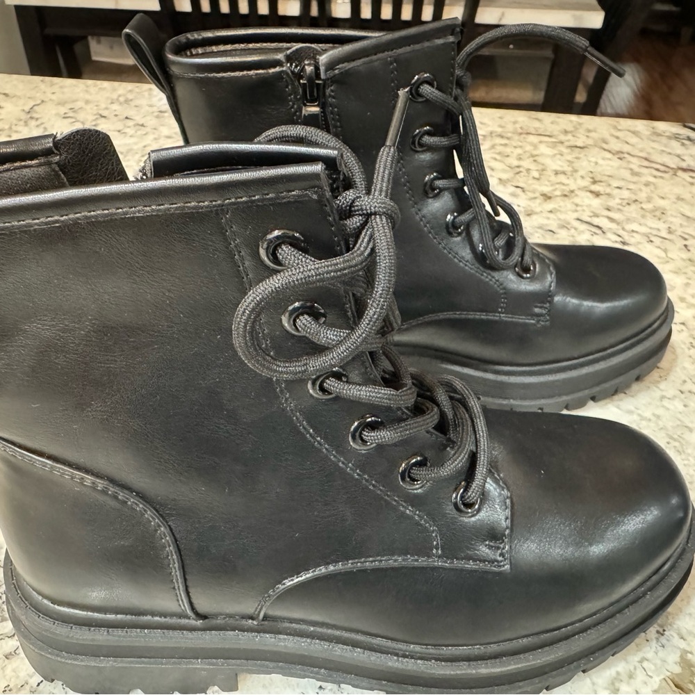 Dream black boots new never used size 7.5